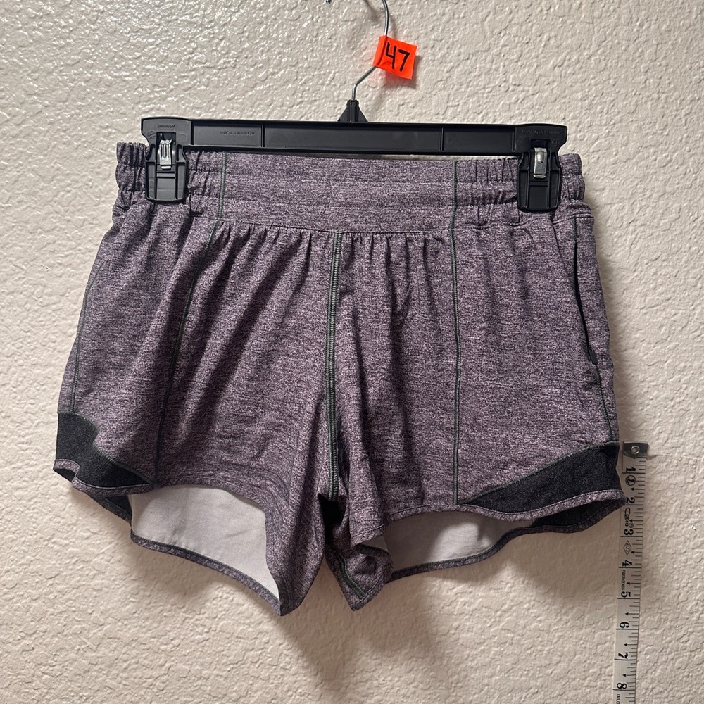 Lululemon low rise hotty hot shorts A47
